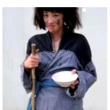 用笑掩饰悲伤