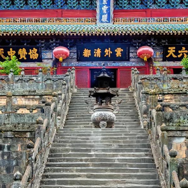 水流无情人有情