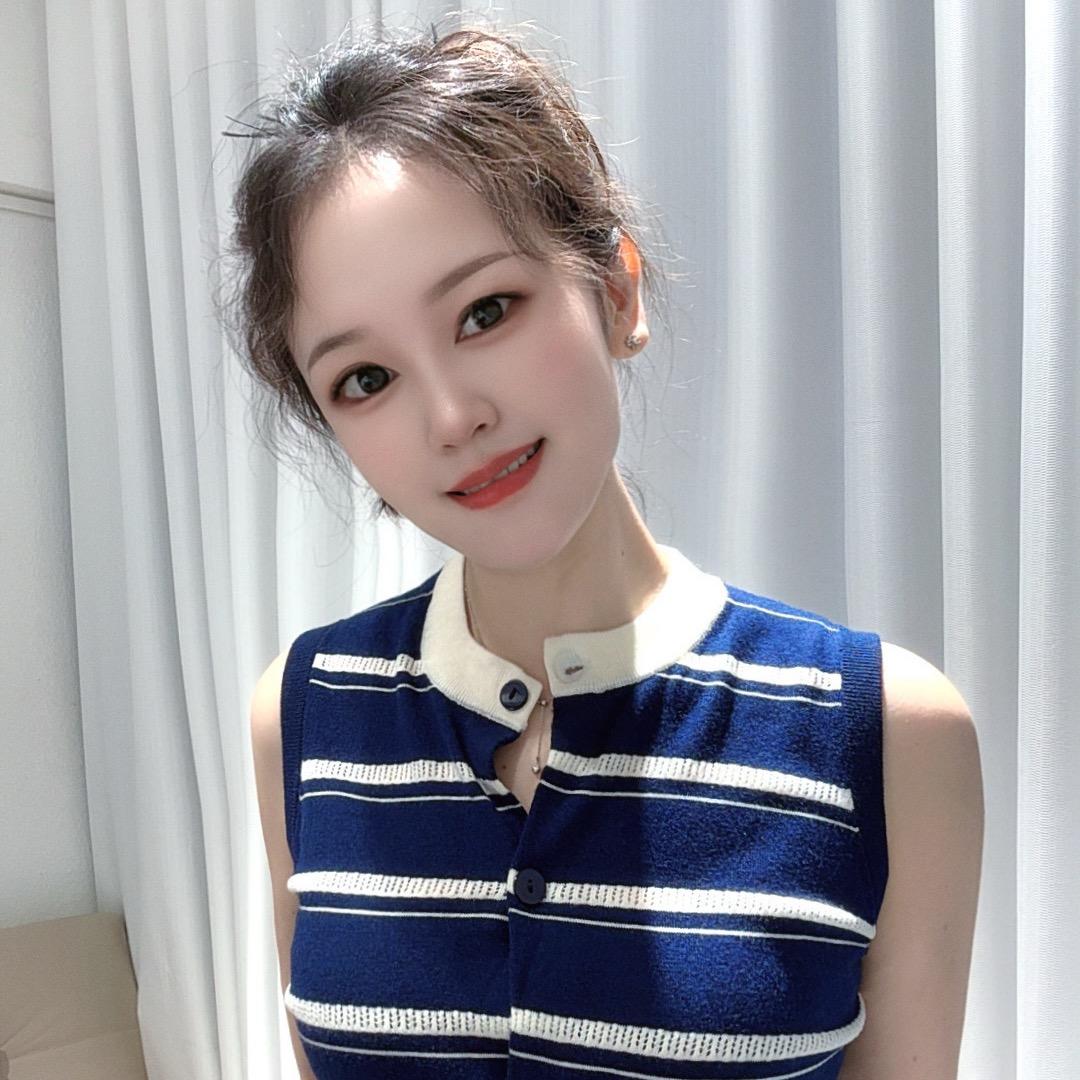 何小姐July