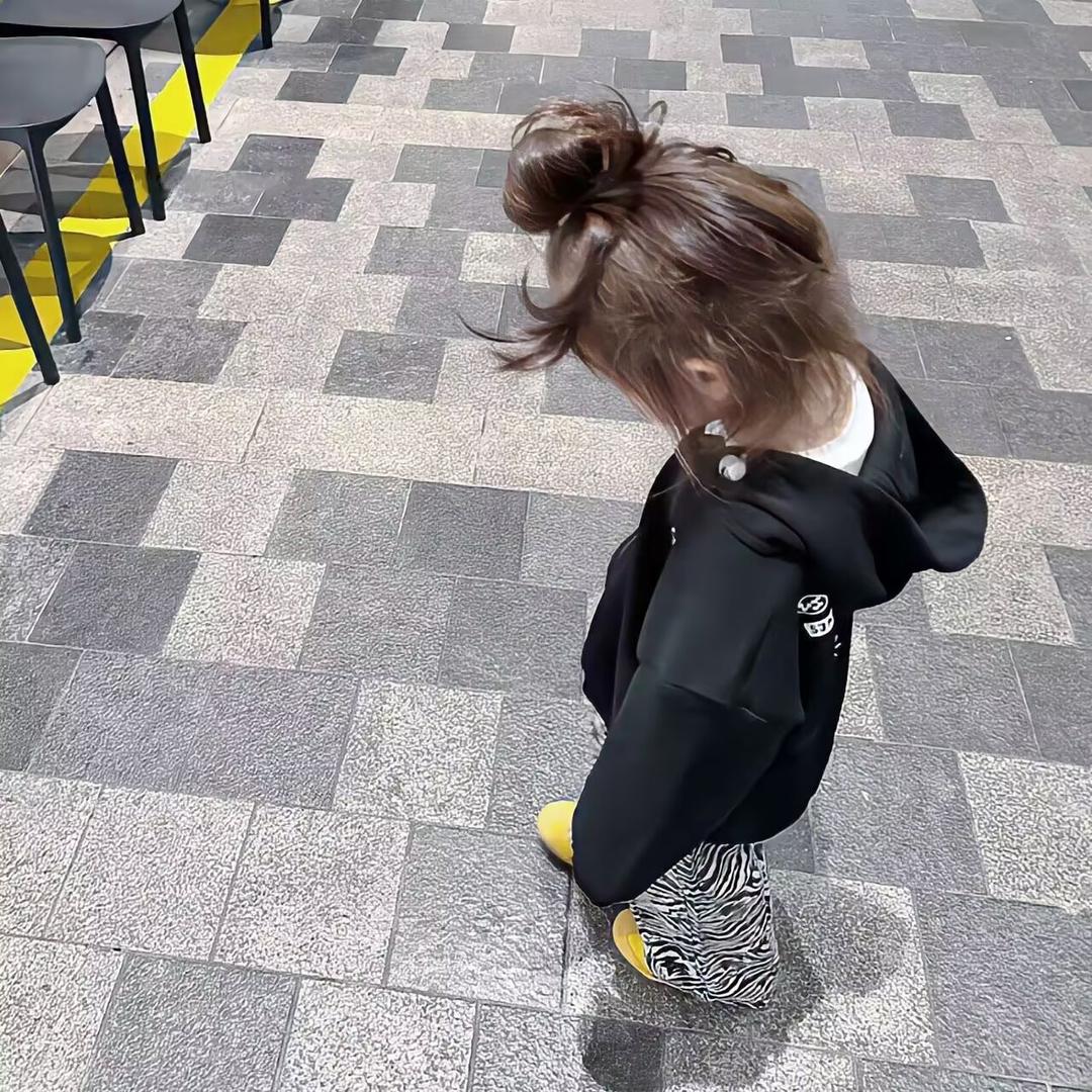 轻轻
