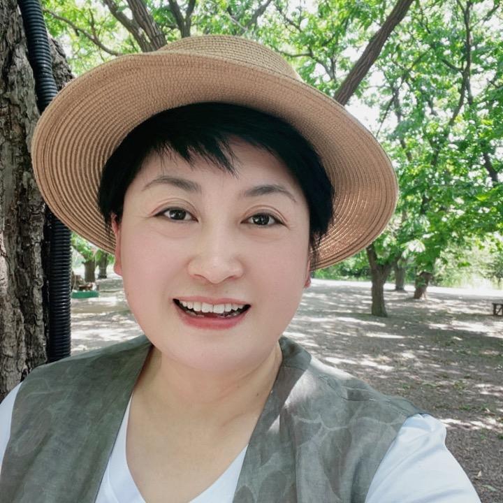 帅哥们的三姨