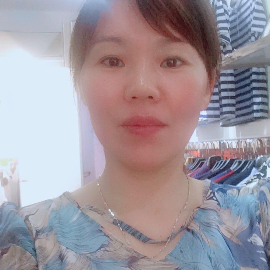 培蒙男装监利店