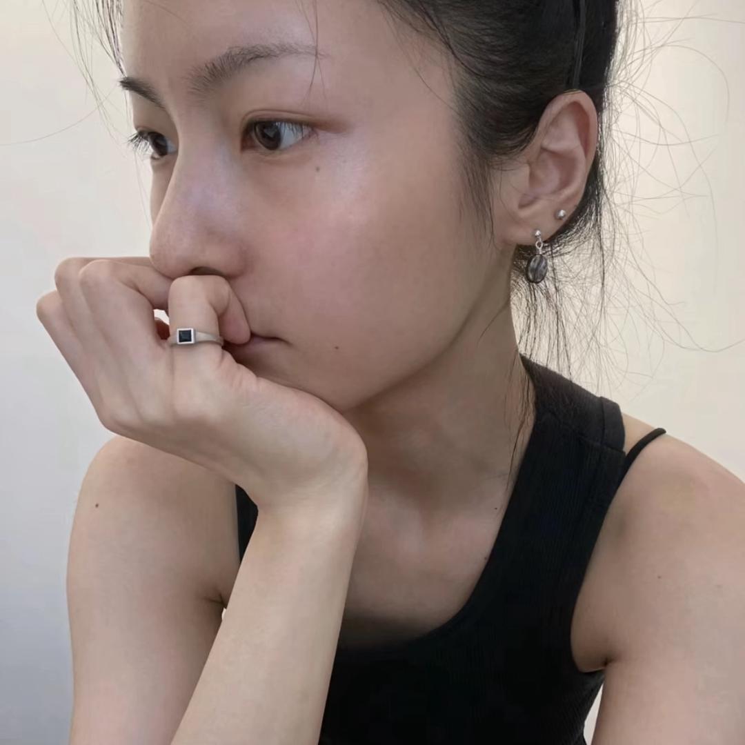 任彤彤.