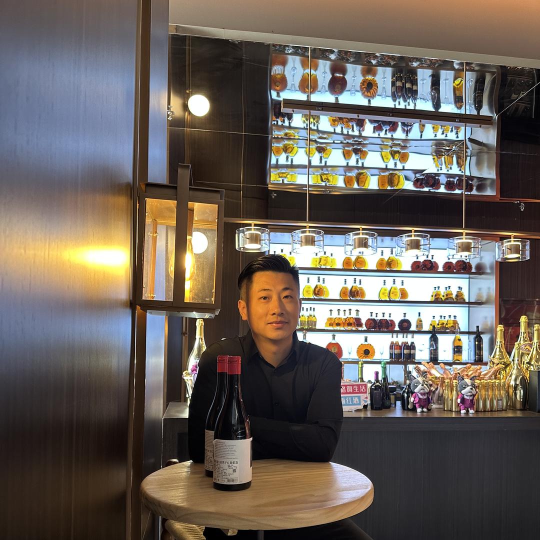 鹏哥鄂K在琼A海口森狄泰国际贸易有限公司