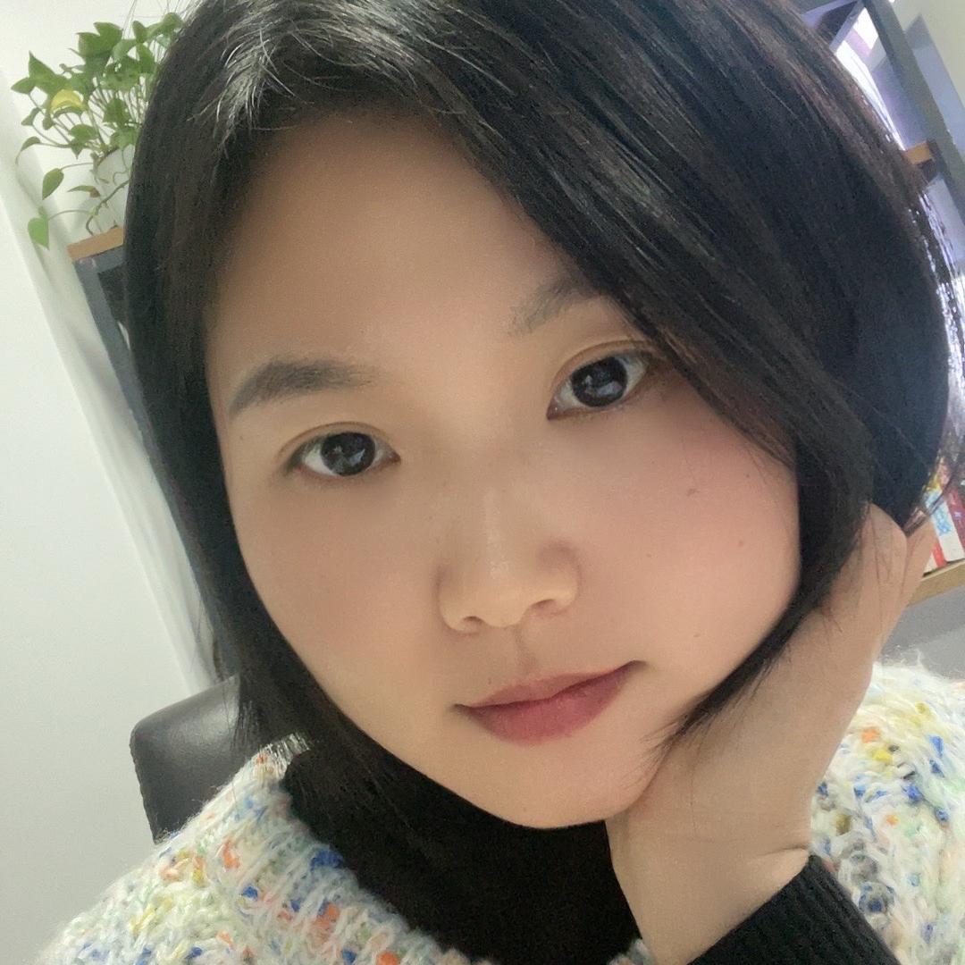 做眼镜盒的小姐姐
