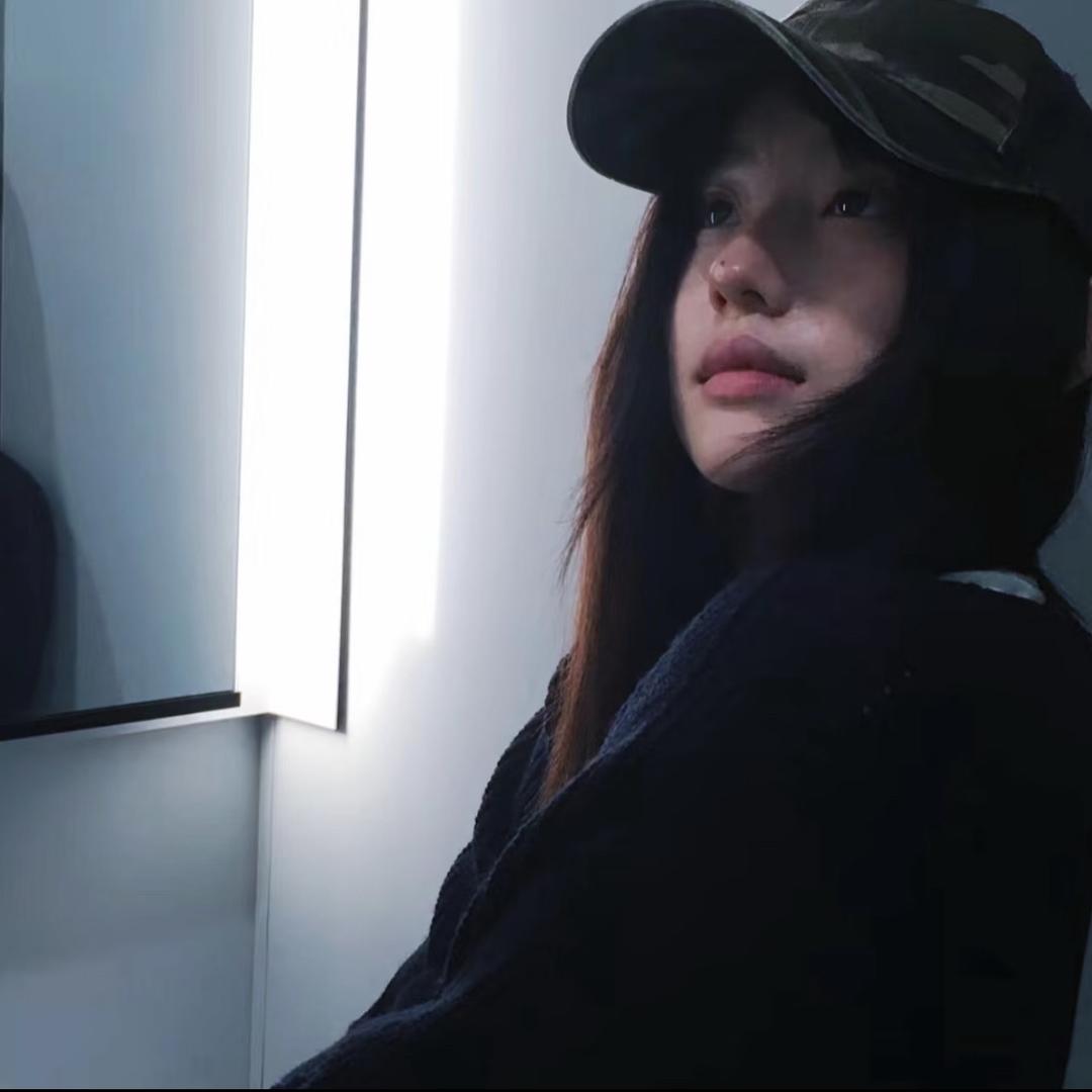 Zzz^