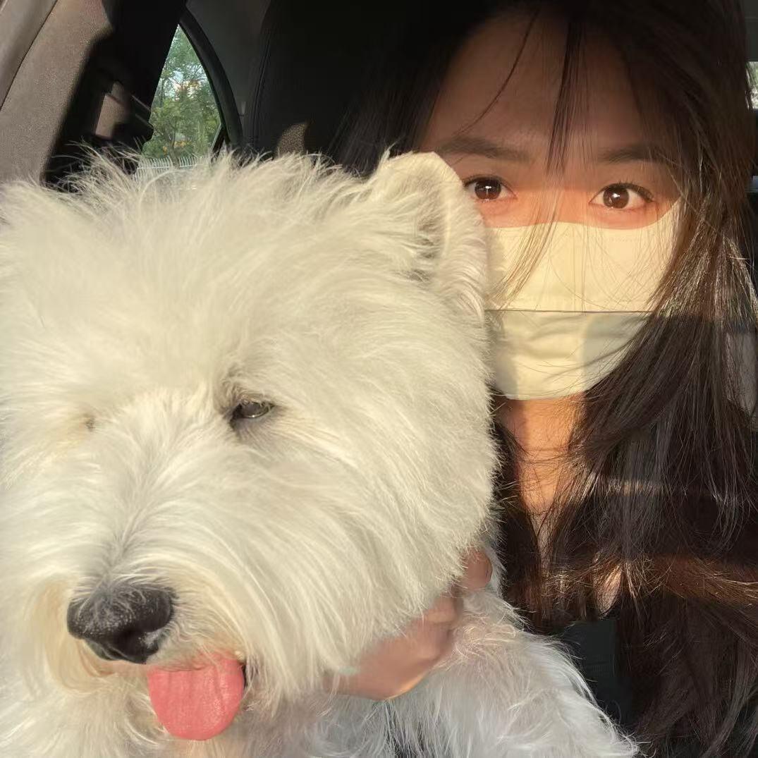 陪同徐言的小助理张张儿