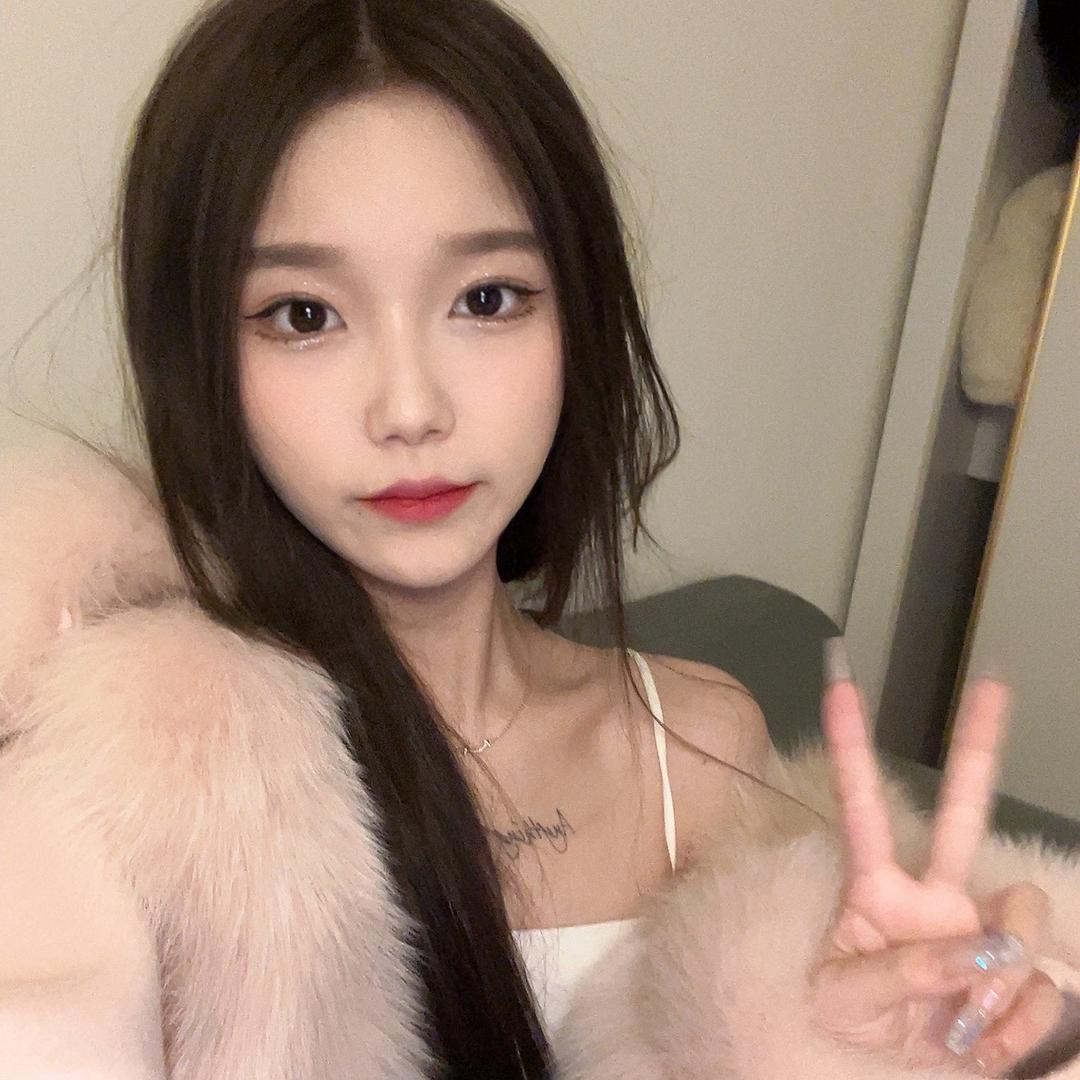诺拉.