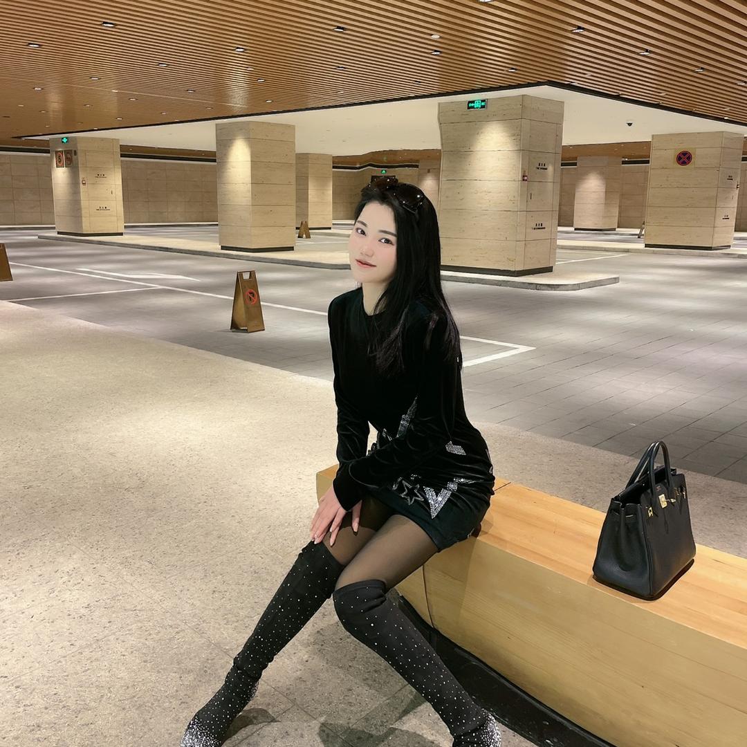 小阳总的私服