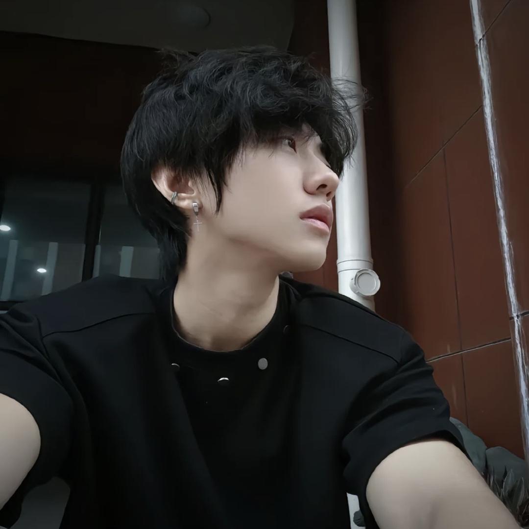 混过社会卖过萌