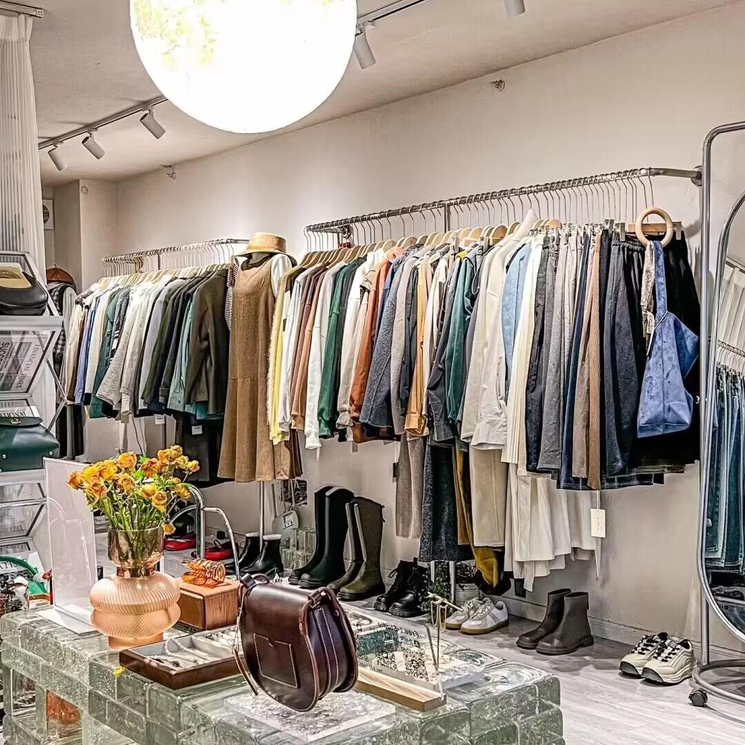 七彩女人服装店