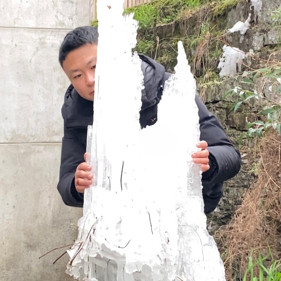 孟   昀