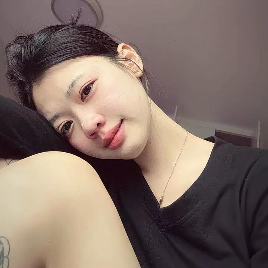 比你妈还爱你的女人头像