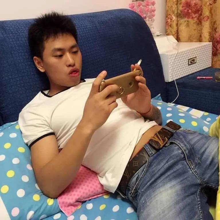 一半是香烟🚬一半是人生
