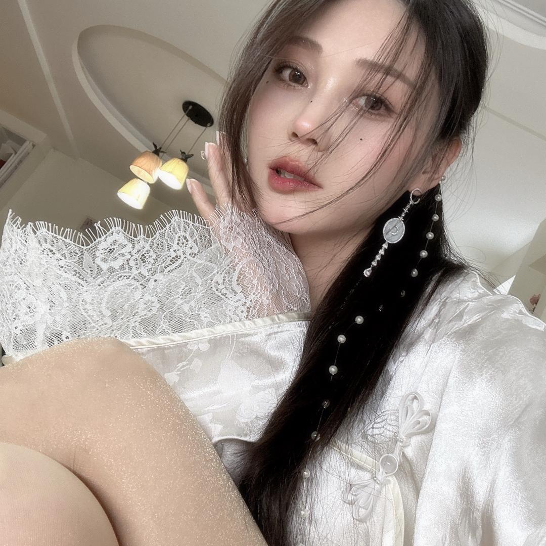 不善言辞的玲小姐