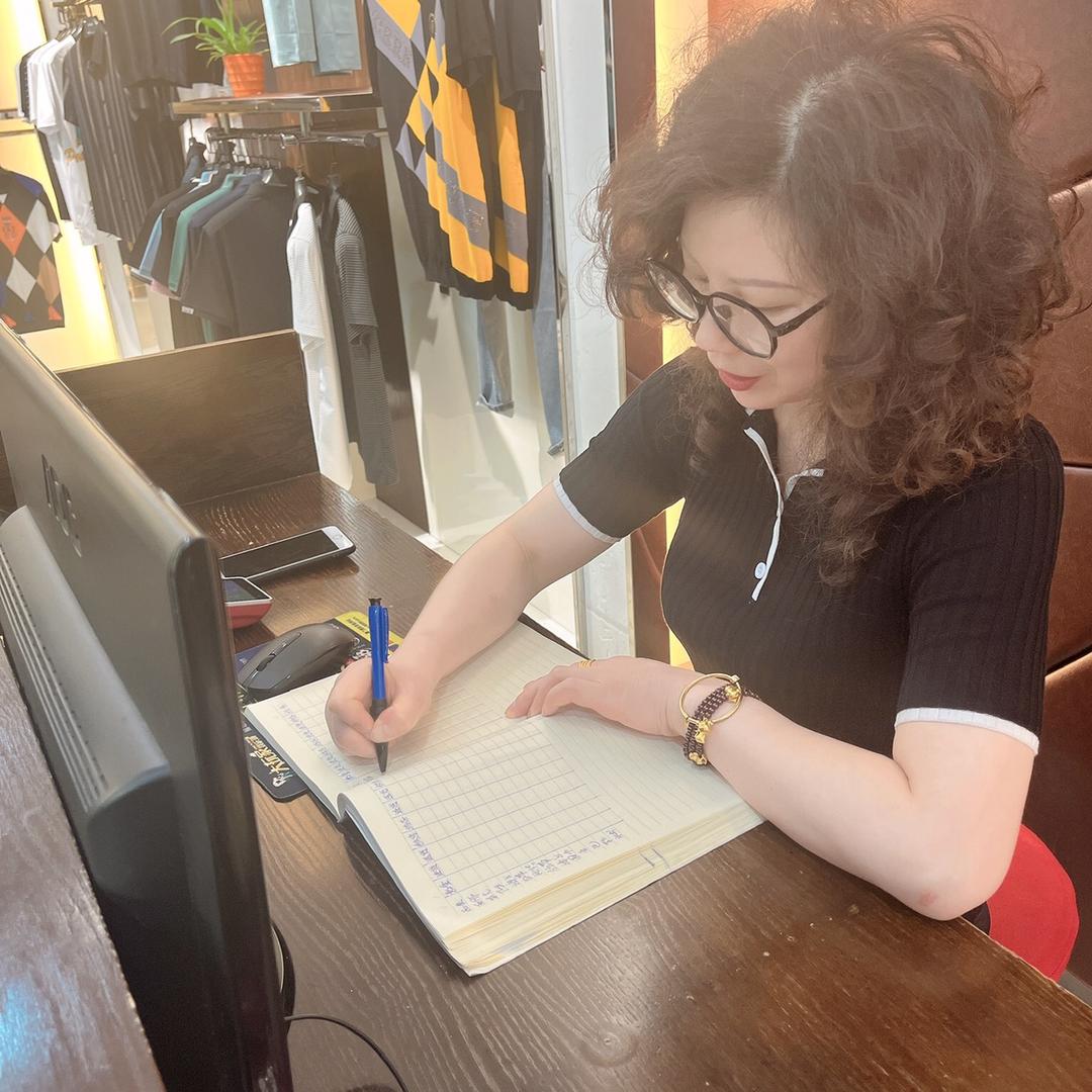 枝江莱尔丹顿男装英姐