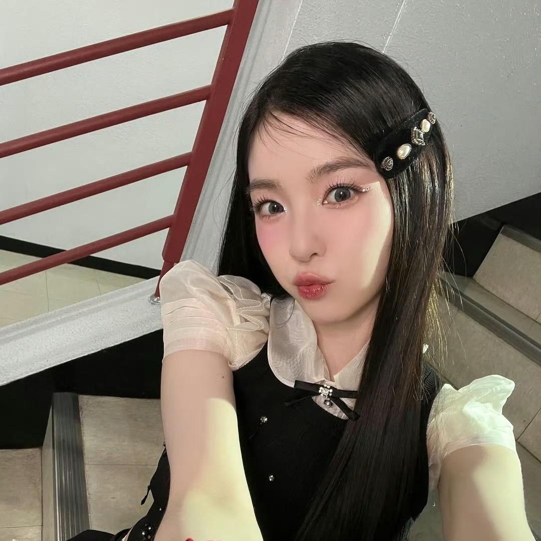 Irene头上的小花