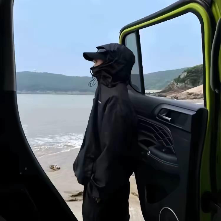 凌晨两点半.