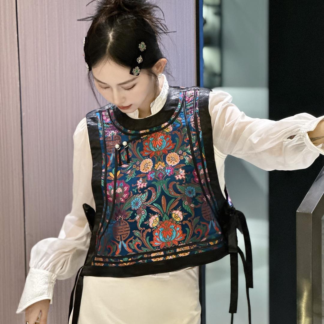 阿努金民族服饰