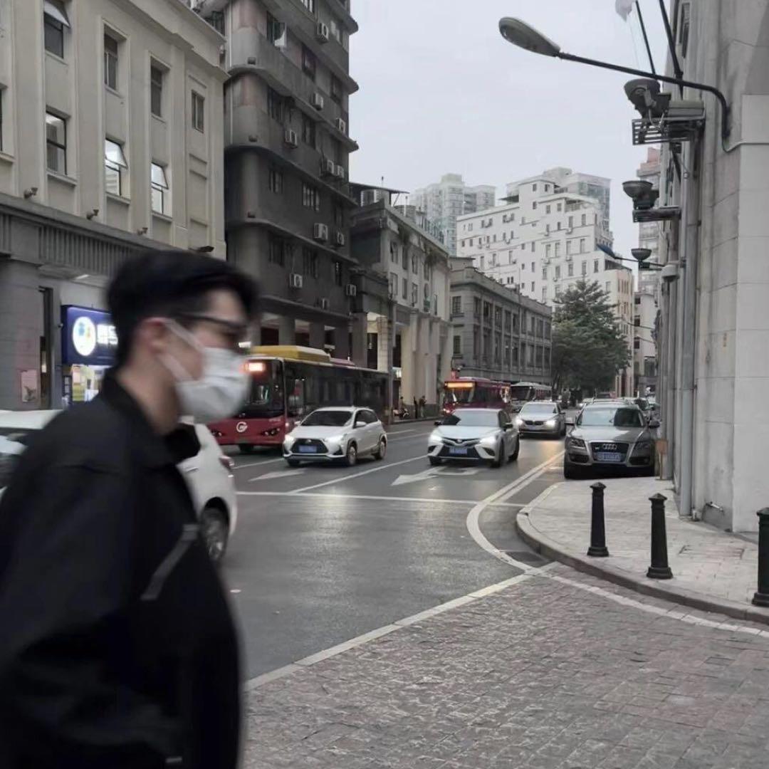 晚起吃早餐