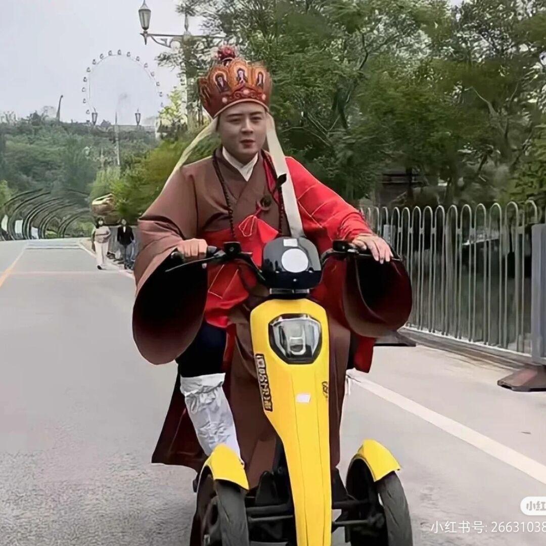 唐僧骑摩托