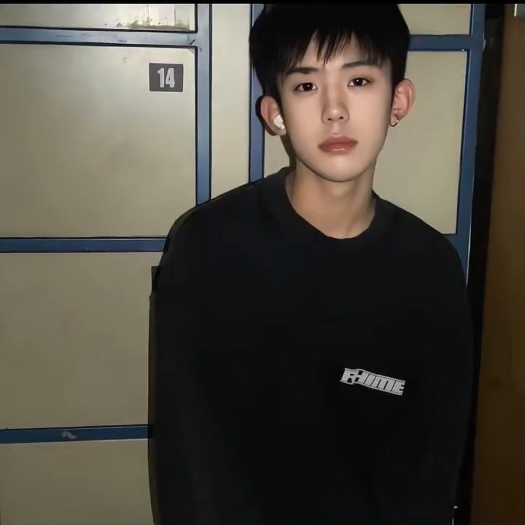 爱玩车的小李子