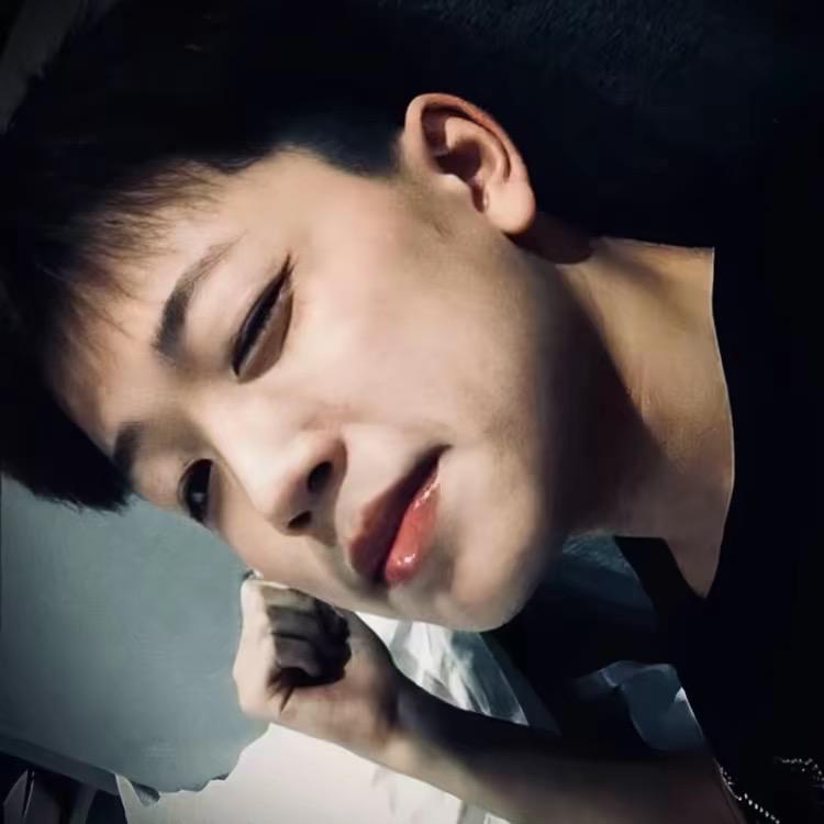 周鑫福时尚饰品周鑫福时尚饰品