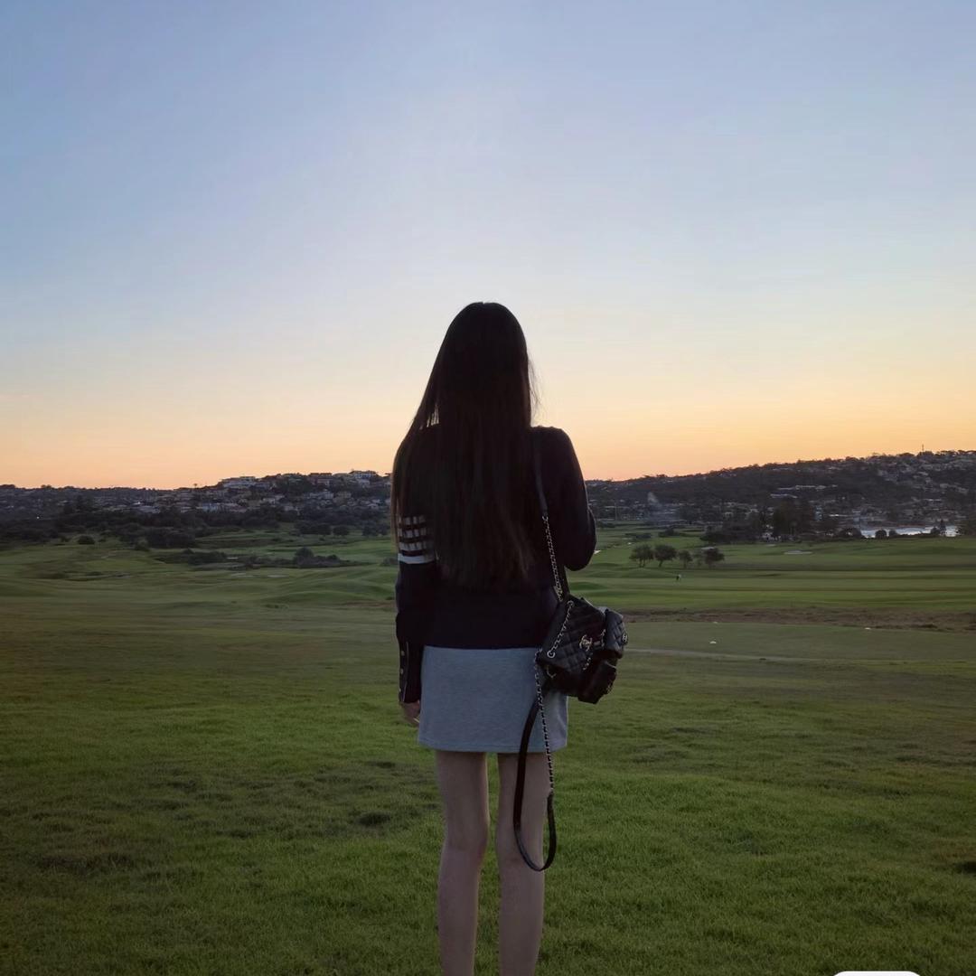 虾仁不眨眼睡觉