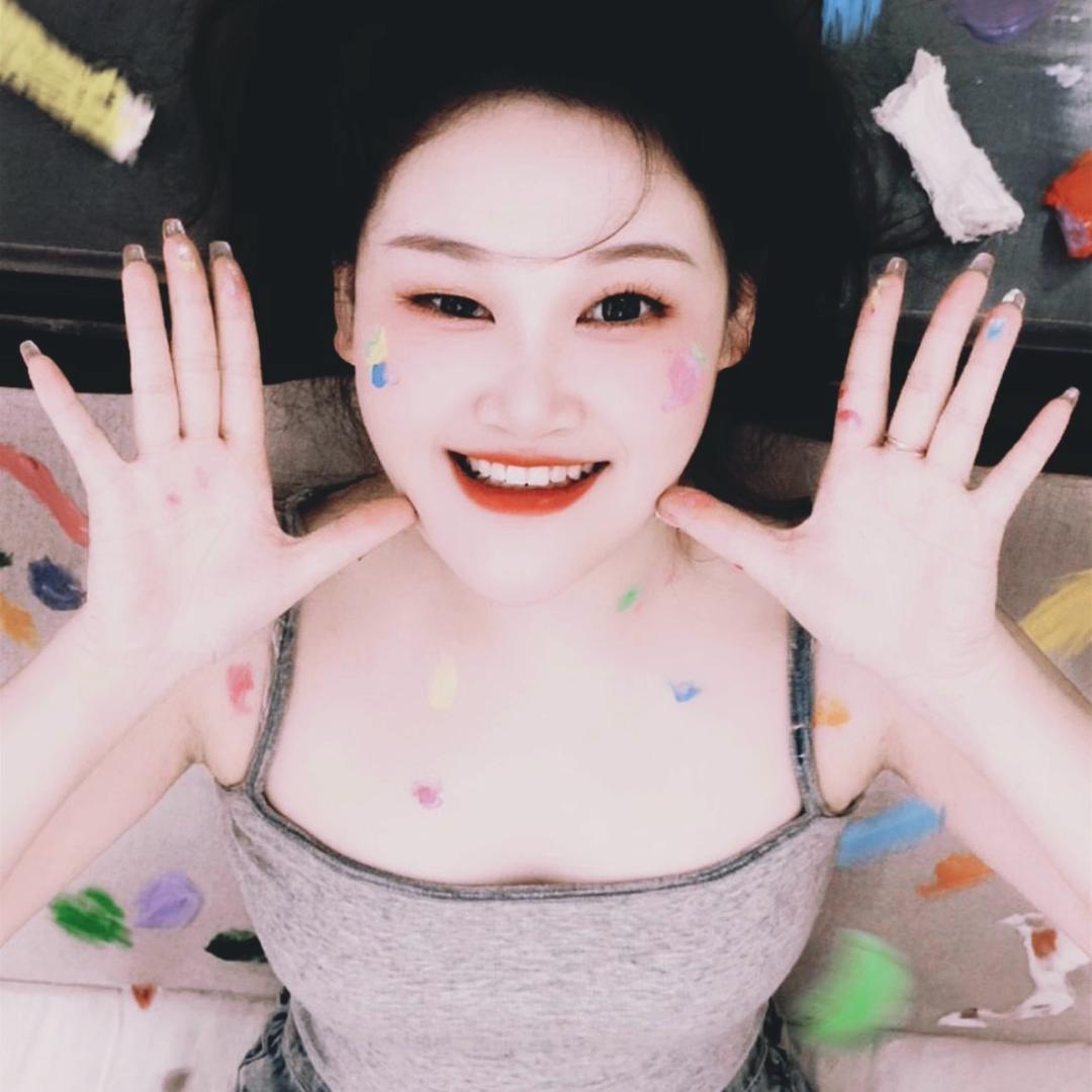 爱吃酸奶沙拉的蜜糖