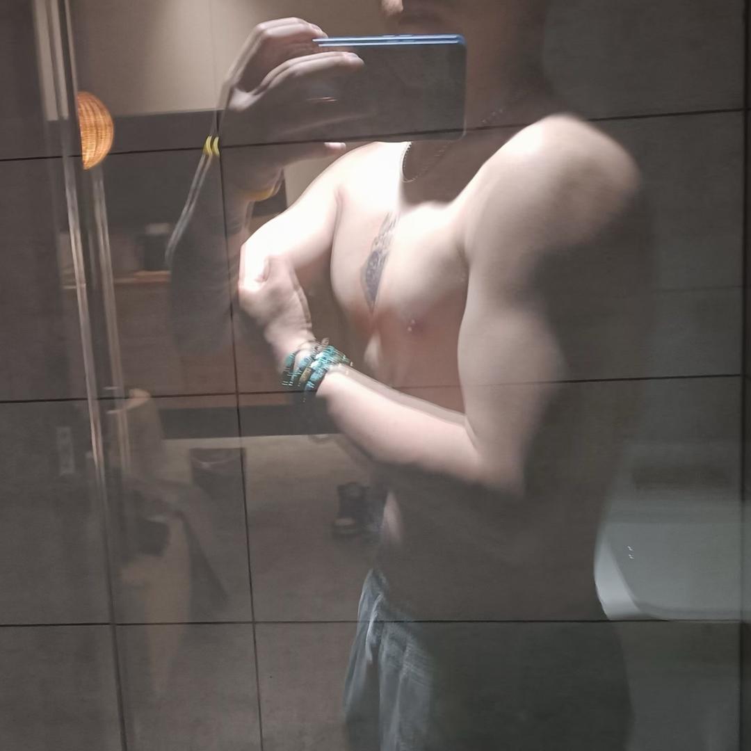 疯狂干饭的万仔