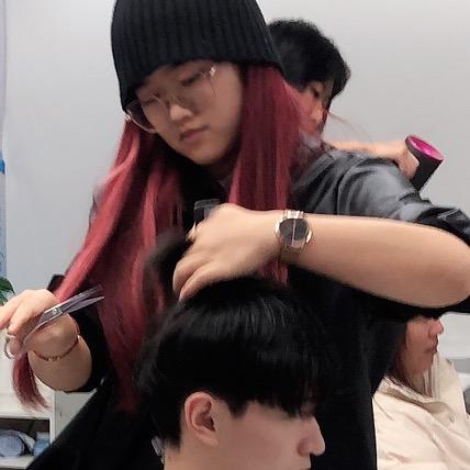 牟定艾上  私人发型设计Amy