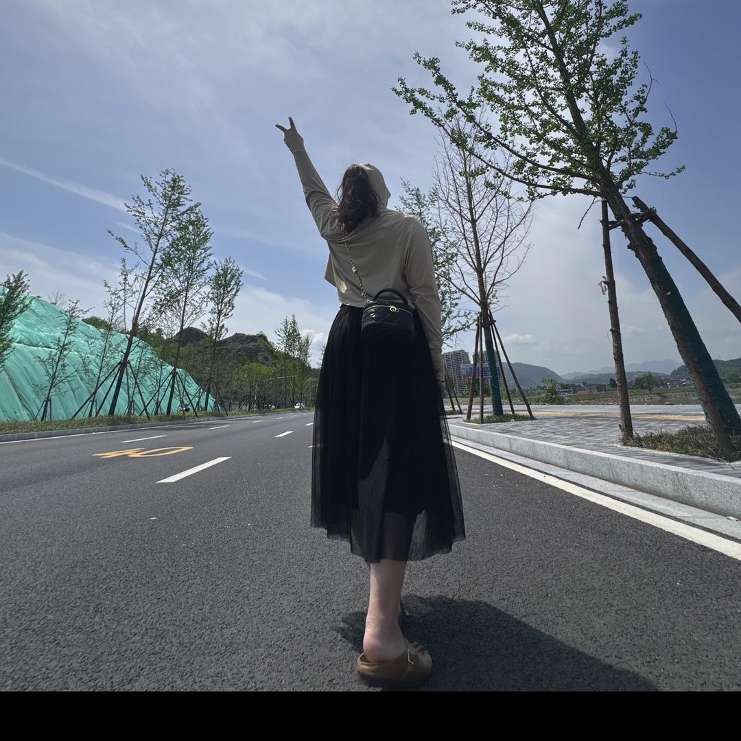 一个卖手机很哇塞的女孩🫥🫥