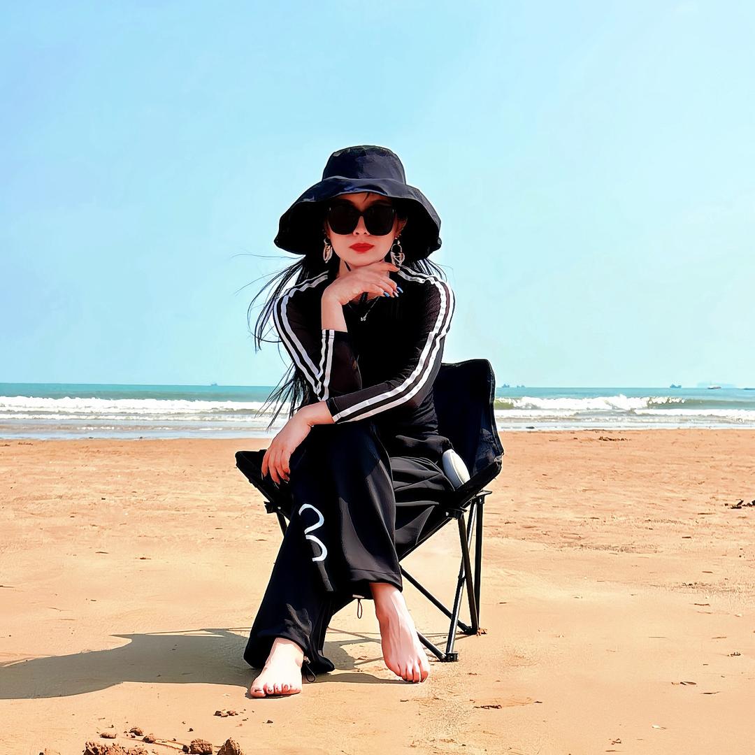 睡在钢琴上的猫