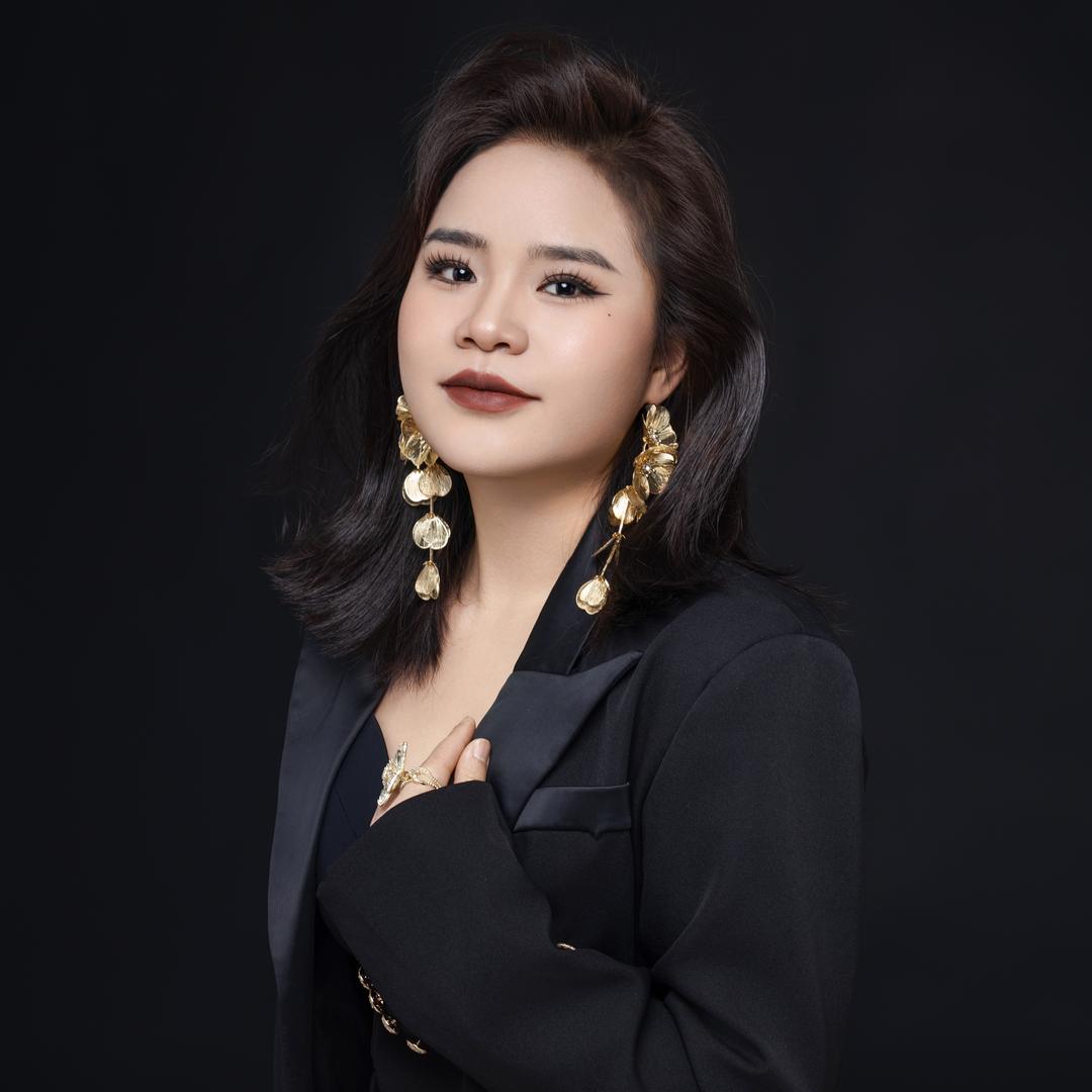 专业化妆师-彩云