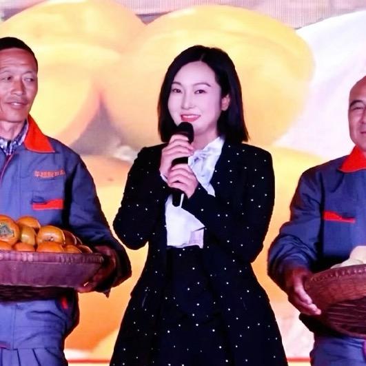 秭归80后乡村书记助农