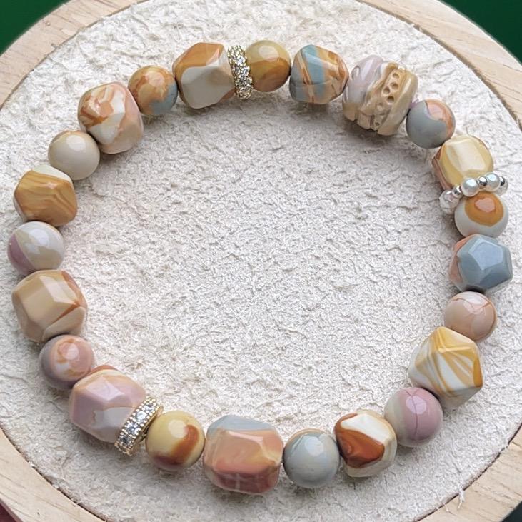 阿拉善彩玉珠宝