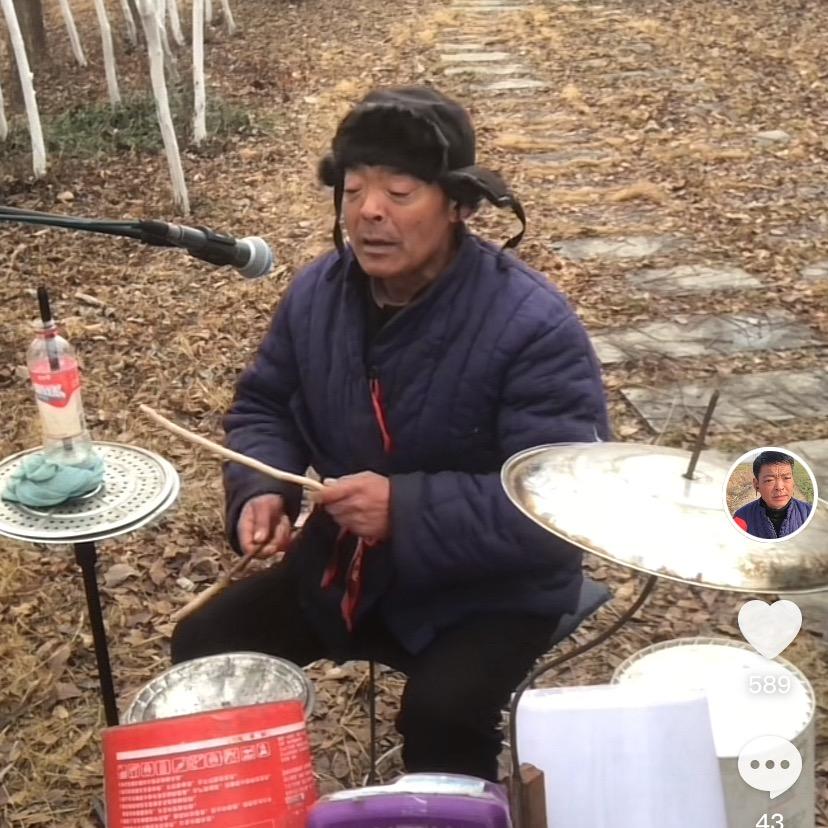 老胡爱唱歌