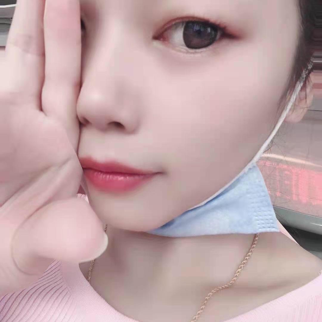 摆地摊的小姐姐