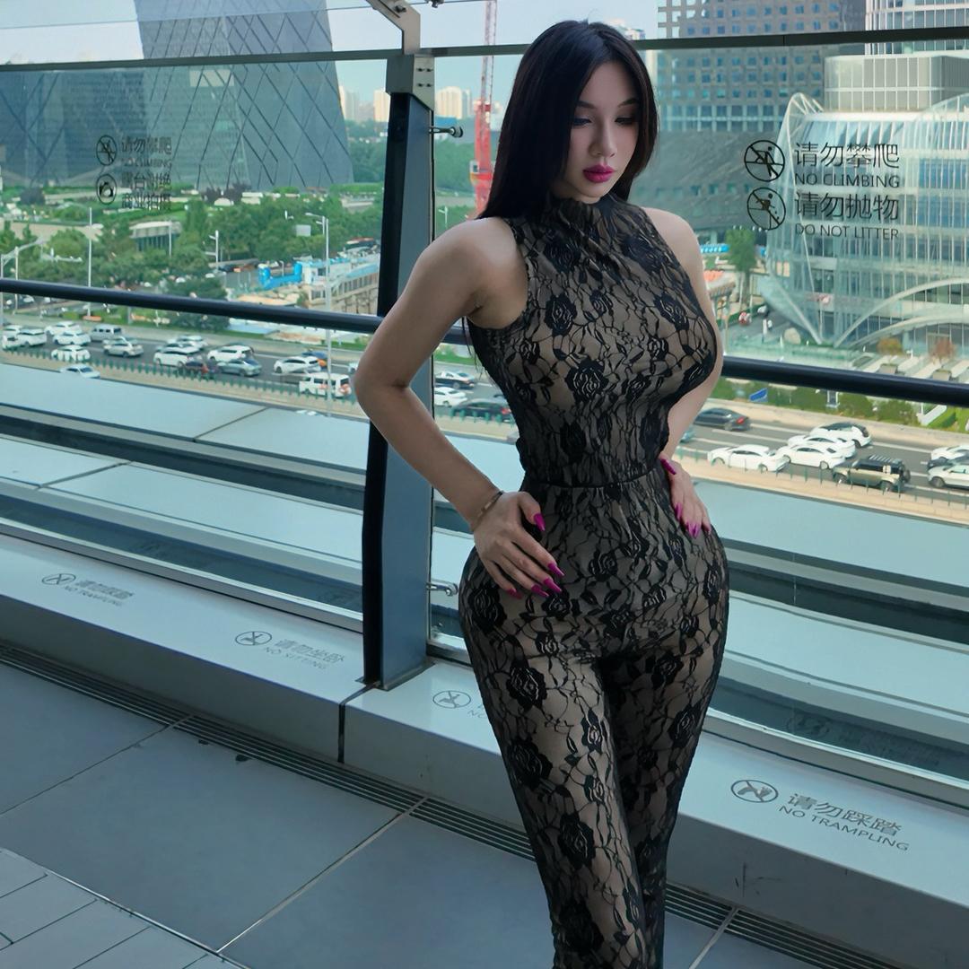 一颗歪桃（束腰女王）