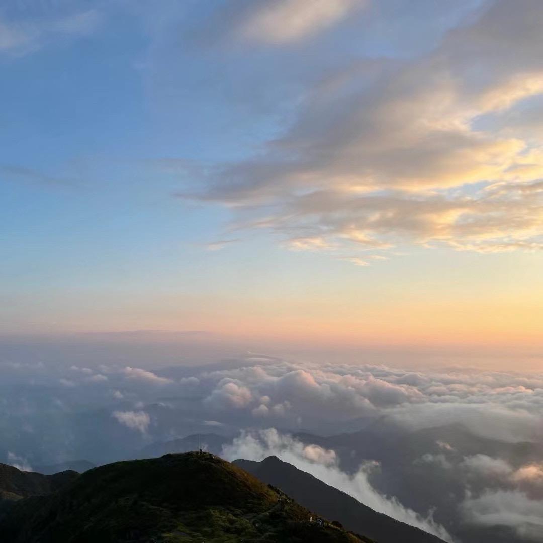 夕阳西下。