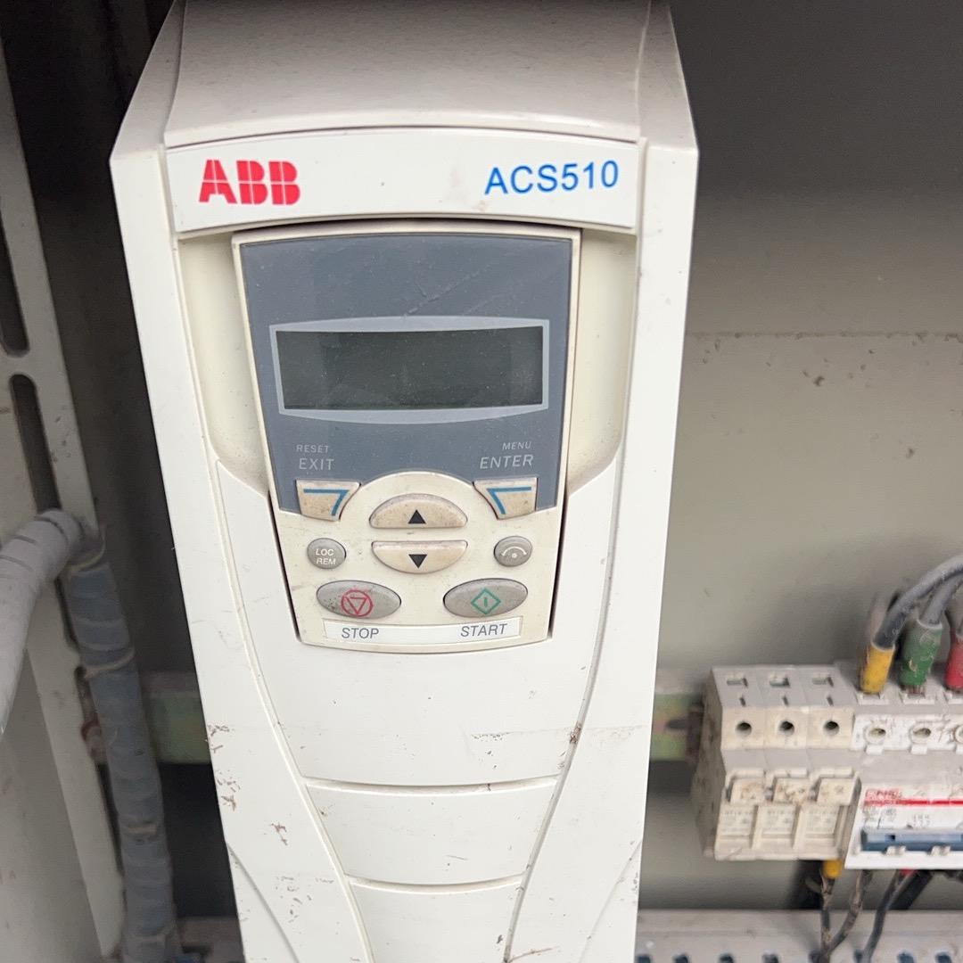 收破烂的小男孩