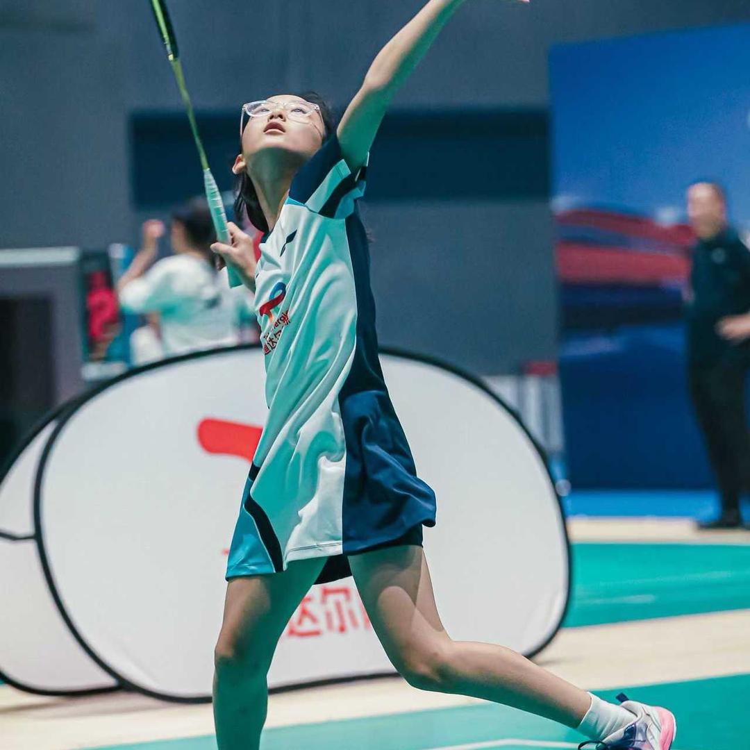 瀍河区羽毛球穿线