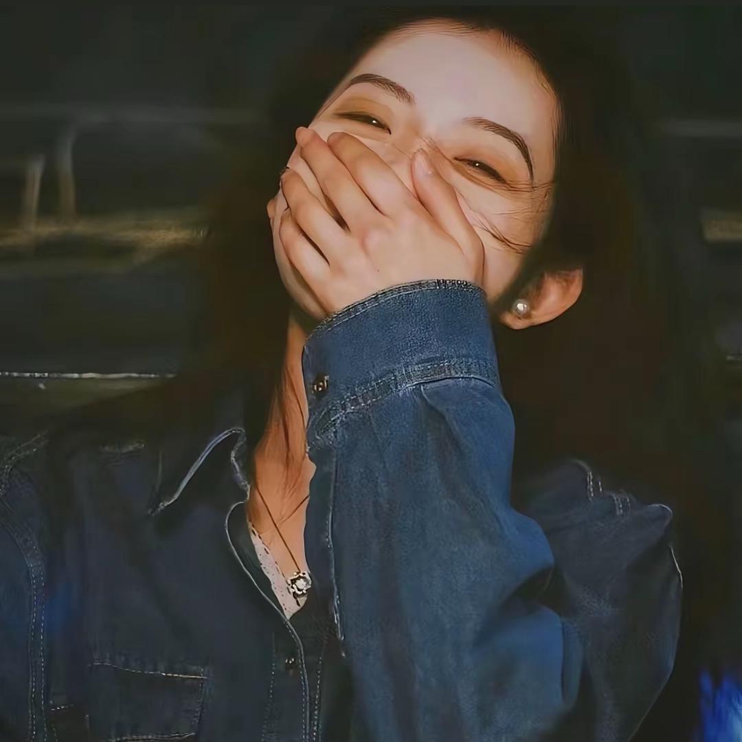 樱花树下站谁都美