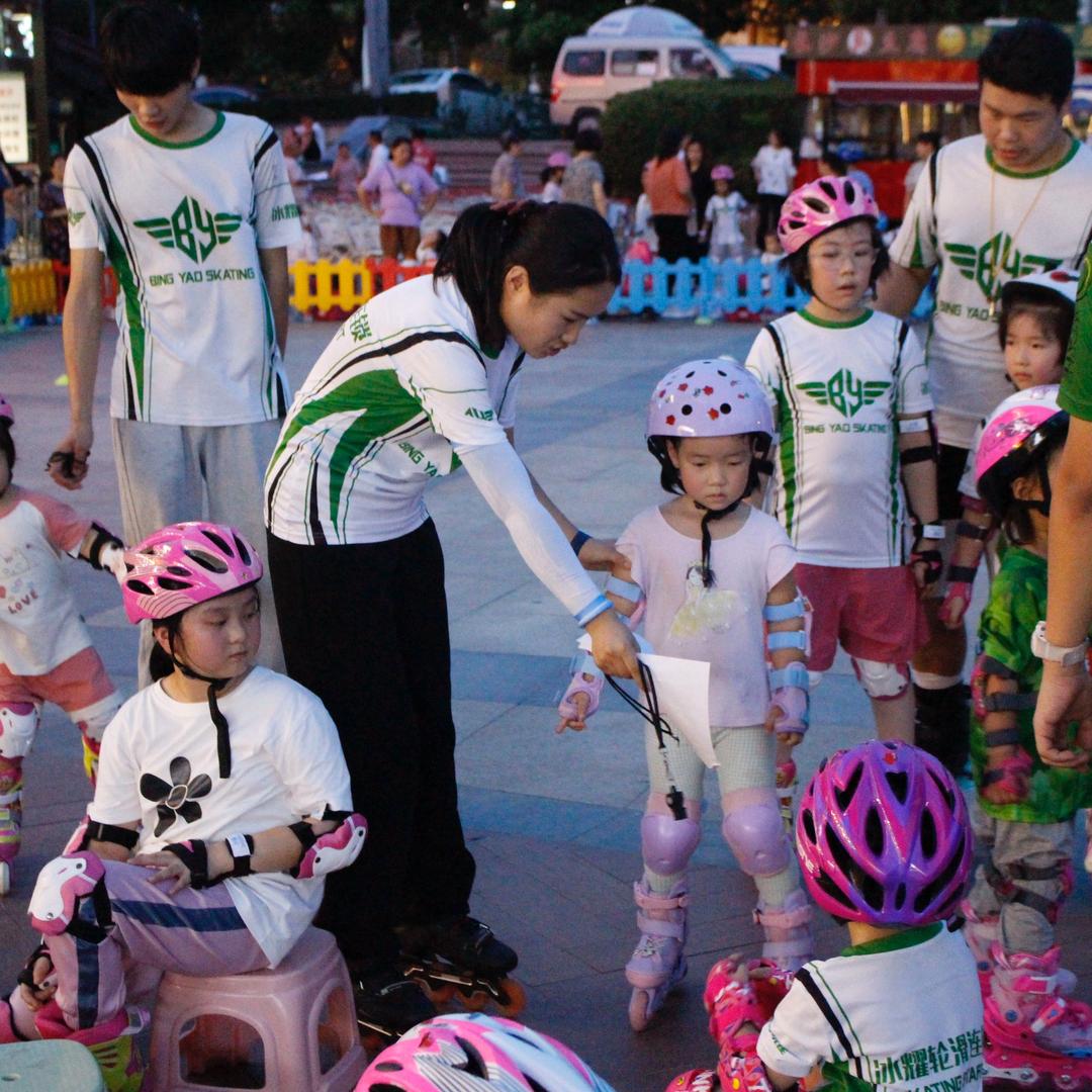 教轮滑的张教练