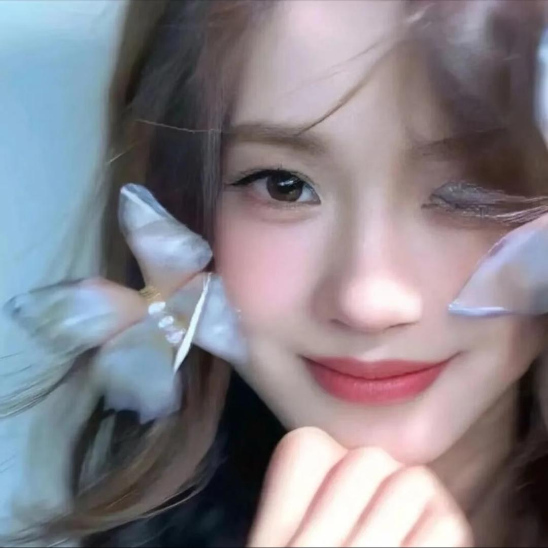 知栀🦋 ² ³ ⁴ ⁰