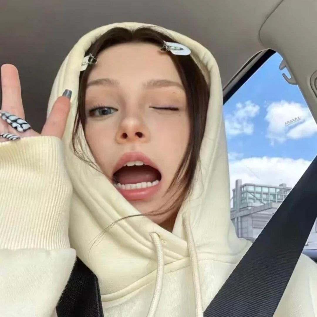 YY.