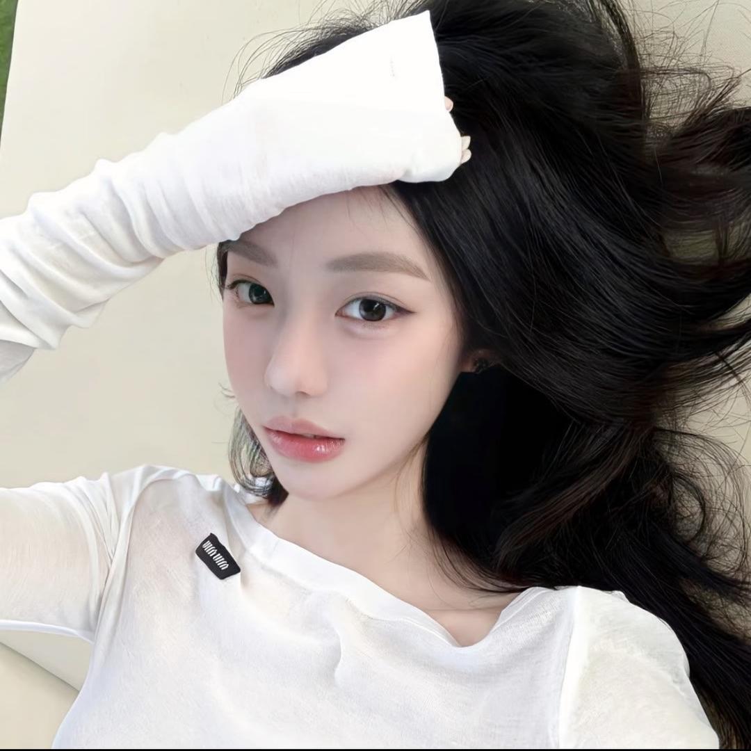 张佳萌.