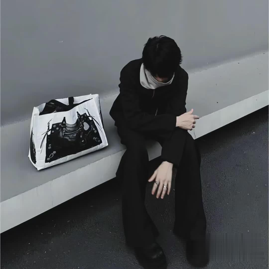 我哪敢吱声儿啊
