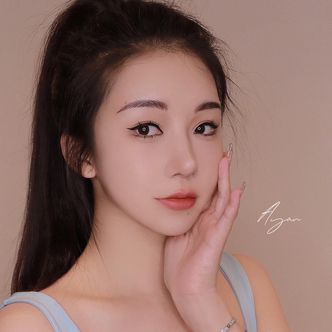 小颜妮娜