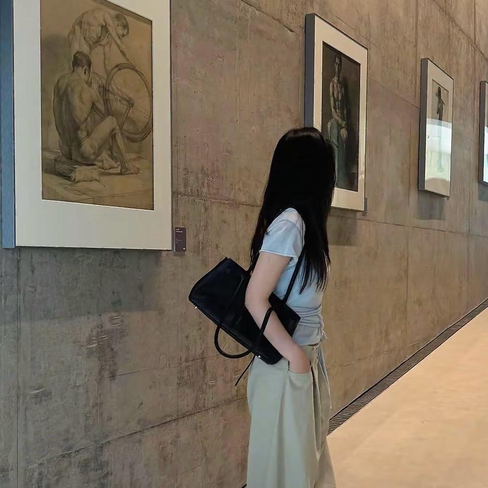Y.」